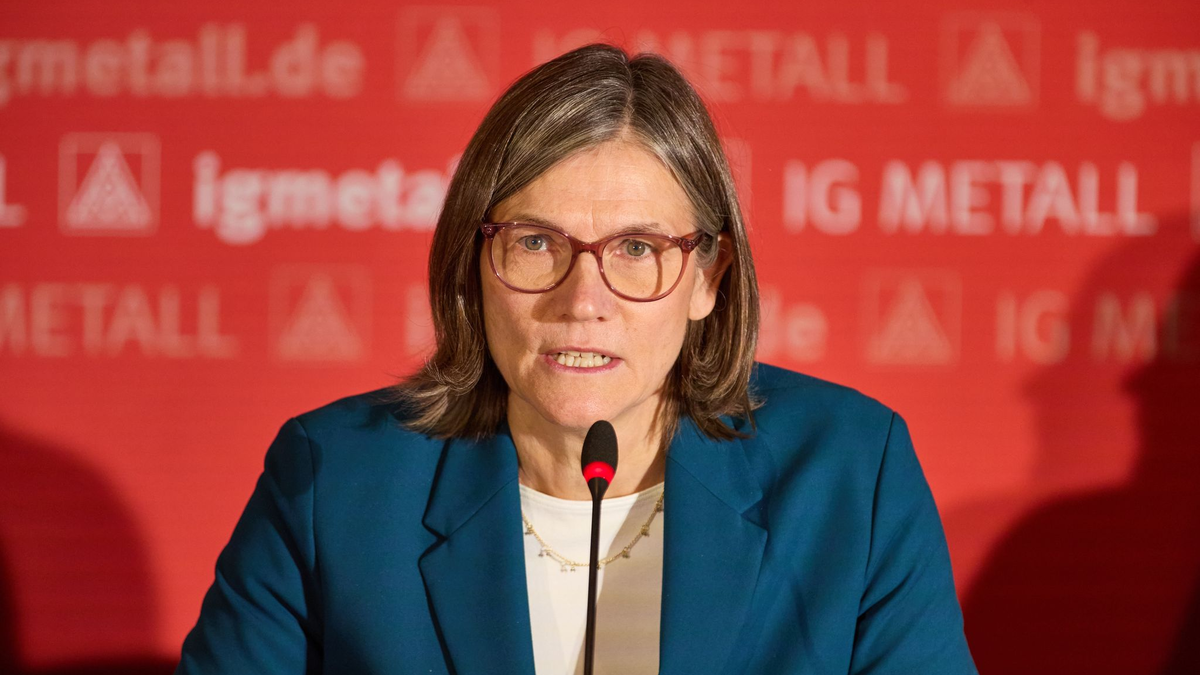 Die IG-Metall-Chefin fordert ein Standortbekenntnis von Unternehmen - und ein Ende von Debatten über vermeintlich faule Beschäftigte. (Archivbild) - Foto: Georg Wendt/dpa