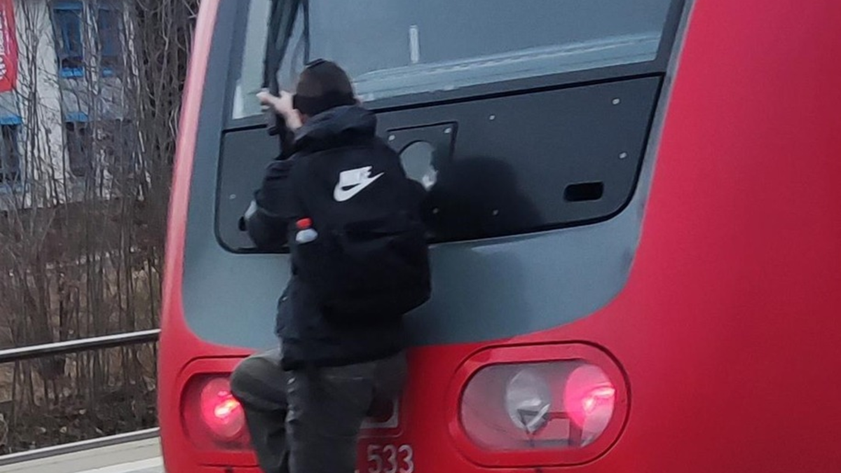 BPOLI C: Lebensgefährliche Aktion - Bundespolizei sucht nach Zeugen - Foto: presseportal.de