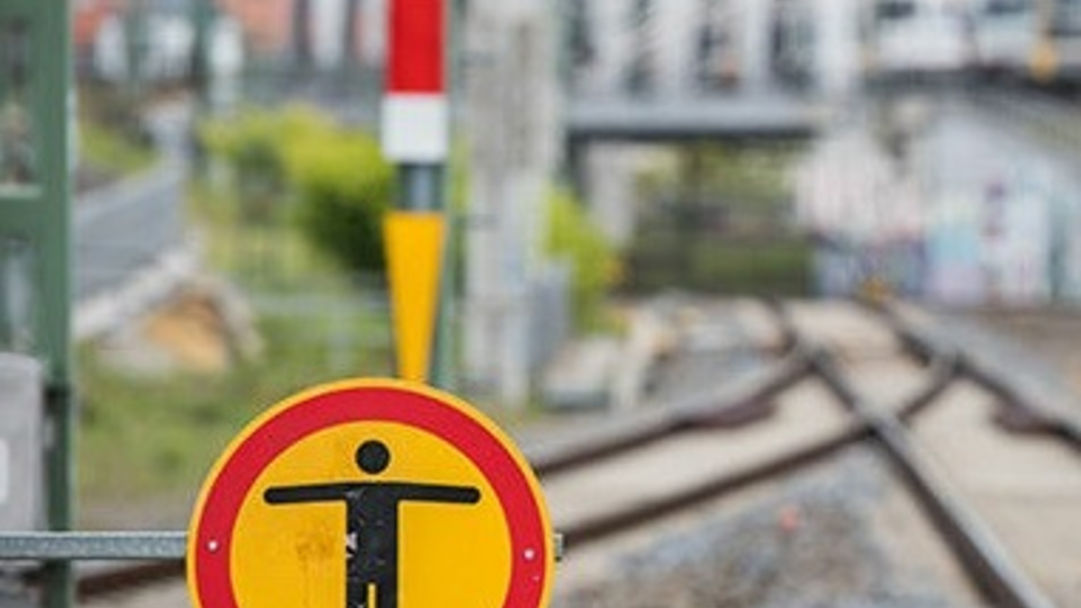 BPOLI EF: Gefährlicher Eingriff in den Bahnverkehr, Tatverdächtige entlarven sich selbst - Foto: presseportal.de