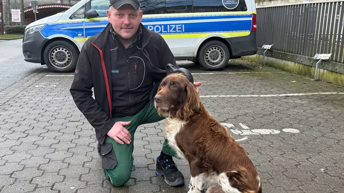 BPOL NRW: Ein Hofhund mit dem Zug auf Reisen - Bundespolizei führt Hund und Herrchen wieder zusammen - Bild: presseportal.de