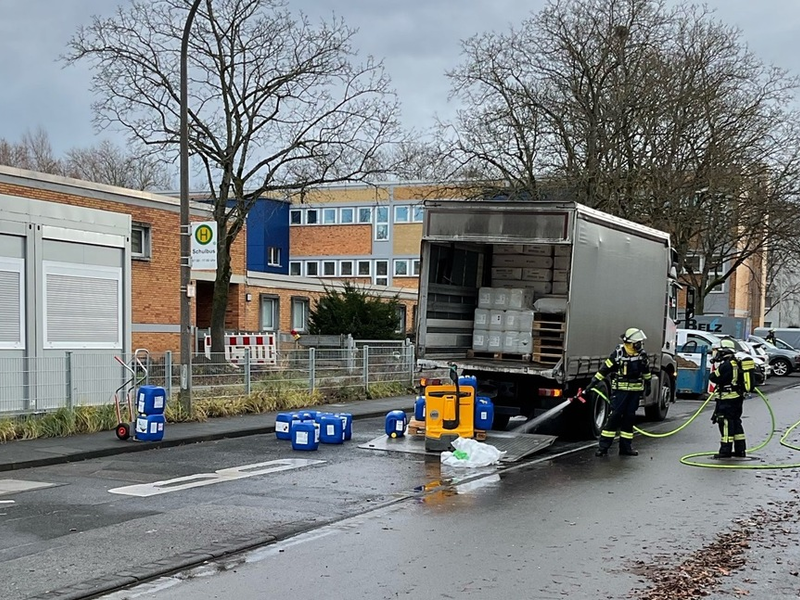 FW-BN: Gefahrstoffaustritt aus einem LKW - Foto: presseportal.de