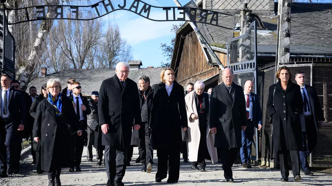 Bundespräsident Steinmeier leitete die bisher hochrangigste deutsche Delegation bei einer Gedenkfeier in Auschwitz. - Bild: Bernd von Jutrczenka/dpa