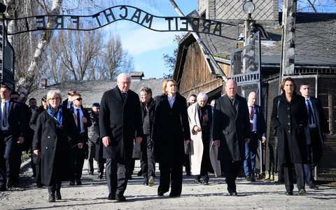 Bundespräsident Steinmeier leitete die bisher hochrangigste deutsche Delegation bei einer Gedenkfeier in Auschwitz. - Foto: Bernd von Jutrczenka/dpa