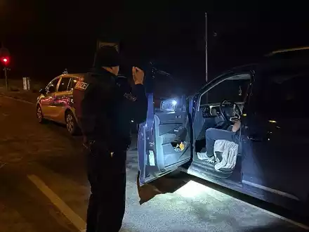 POL-MTK: Körperverletzung auf Geburtstagsparty +++ Taschendiebstähle +++ Vandalismus an Telefonkabel +++ Einbrüche +++ Fahrzeuge beschädigt +++ Aktionstag Dunkle Jahreszeit - Foto: presseportal.de