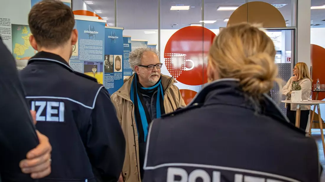 POL-PPTR: Ausstellung Jüdisches Trier im Polizeipräsidium Trier - Bild: presseportal.de