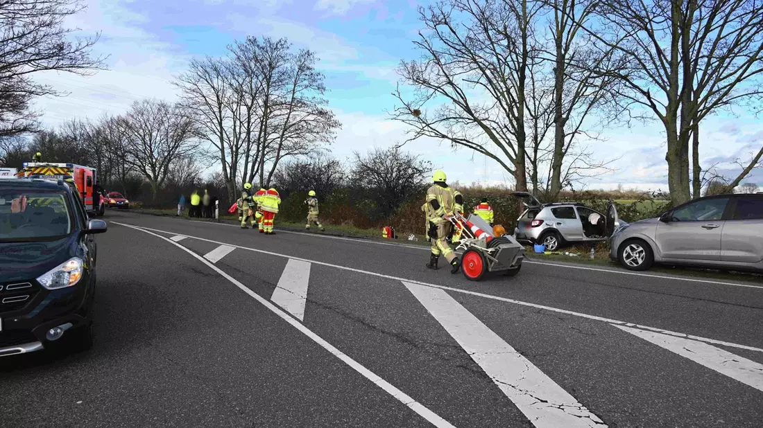 FW Pulheim: Schwerer Verkehrsunfall zwischen Pulheim und Köln - Bild: presseportal.de