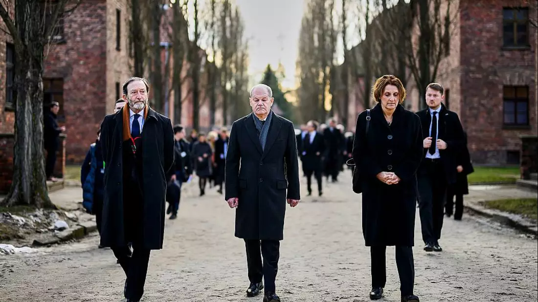 Olaf Scholz im KZ Auschwitz am 27.01.2025 - Bild: Güngör, Marvin Ibo/BPA,  Text: über dts Nachrichtenagentur