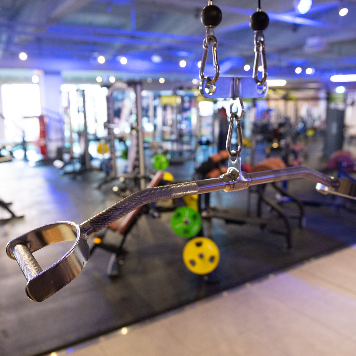 Viele nehmen sich zu viel vor. Fitnessstudios leeren sich zur Mitte des Jahres meist wieder. - Foto: Jonas Walzberg/dpa/dpa-tmn