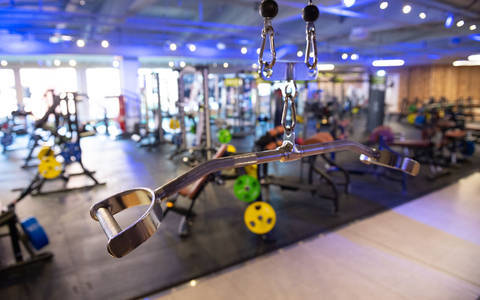 Viele nehmen sich zu viel vor. Fitnessstudios leeren sich zur Mitte des Jahres meist wieder. - Foto: Jonas Walzberg/dpa/dpa-tmn