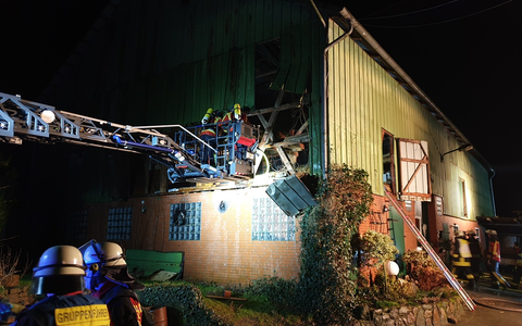 FW-RD: Feuer in der Werkstatt auf einem Bauernhof in Steenfeld-Liesbüttel (Kreis Rendsburg-Eckernförde) - Foto: presseportal.de