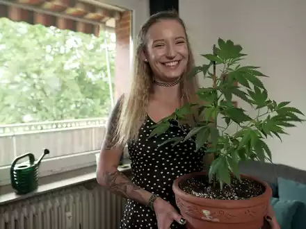 Bekifftes Deutschland - Zwischen Rausch und Realität: Neue RTLZWEI-Doku beleuchtet die Cannabis-Legalisierung - Foto: presseportal.de