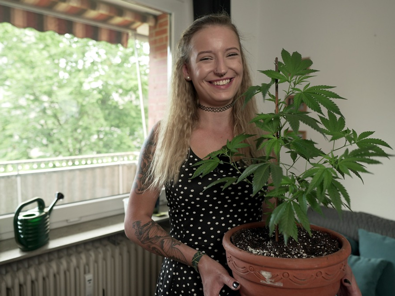 Bekifftes Deutschland - Zwischen Rausch und Realität: Neue RTLZWEI-Doku beleuchtet die Cannabis-Legalisierung - Foto: presseportal.de
