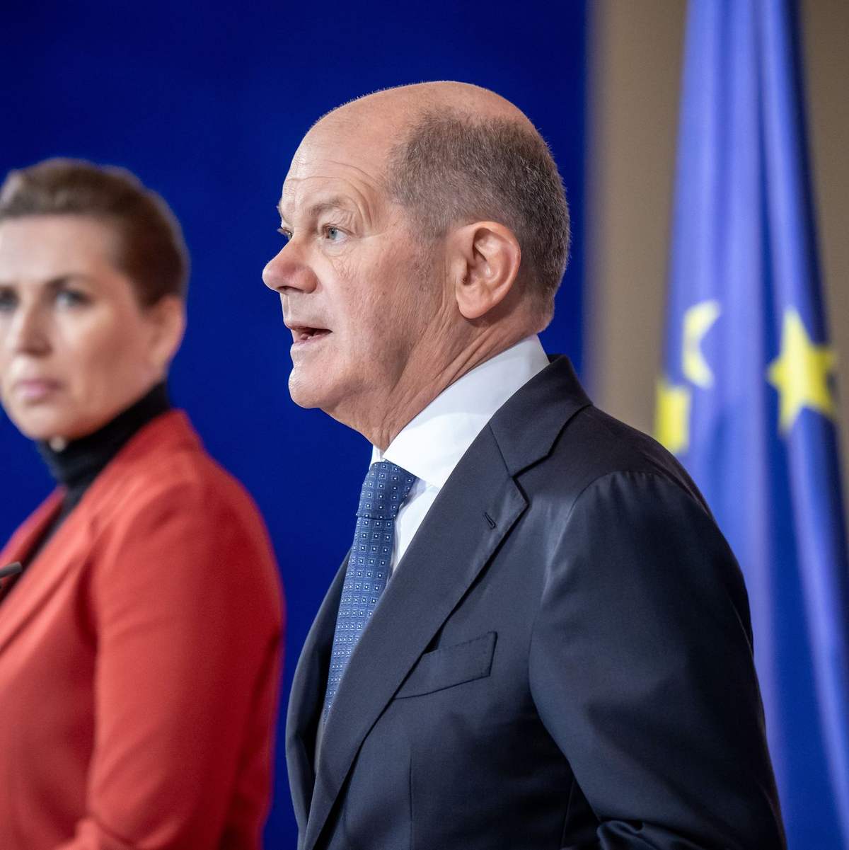 «To whom it may concern» - Olaf Scholz steht an der Seite Dänemarks. - Foto: Michael Kappeler/dpa