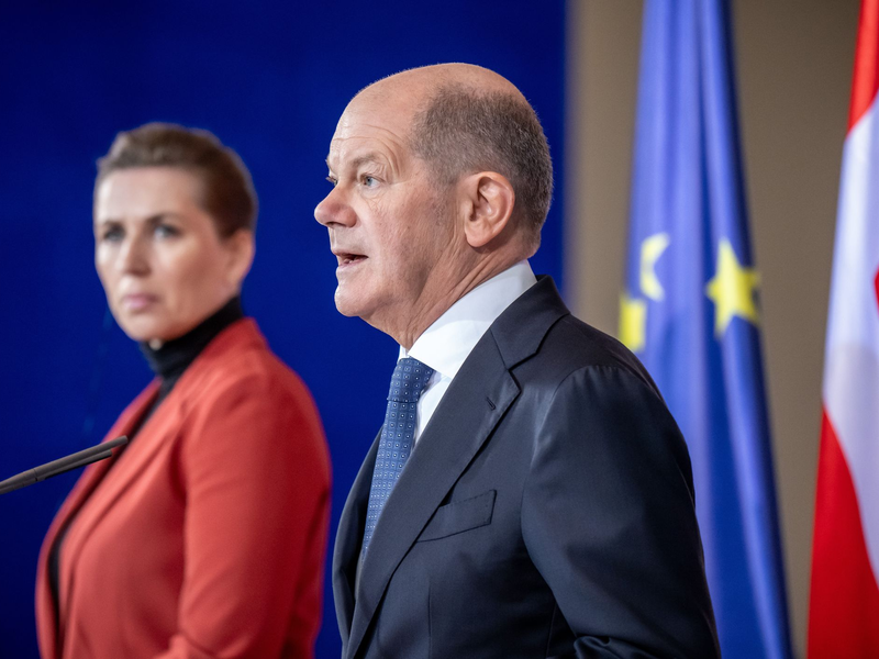 «To whom it may concern» - Olaf Scholz steht an der Seite Dänemarks. - Foto: Michael Kappeler/dpa