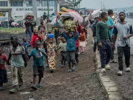 Bei den Kämpfen zwischen den M23-Rebellen und Regierungstruppen im Ost-Kongo hat es viele Opfer gegeben. - Foto: Moses Sawasawa/AP/dpa