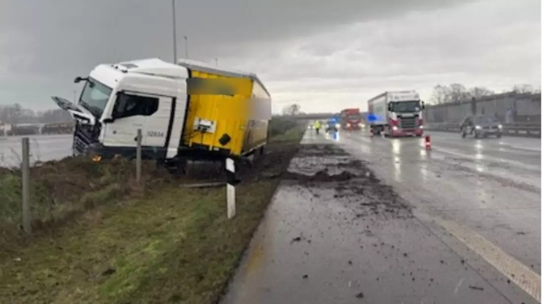POL-ROW: ++ Rauchentwicklung in Rotenburger Schule: Technischer Defekt ++ Sattelzug-Unfall auf der A1 bei Sittensen ++ - Bild: presseportal.de