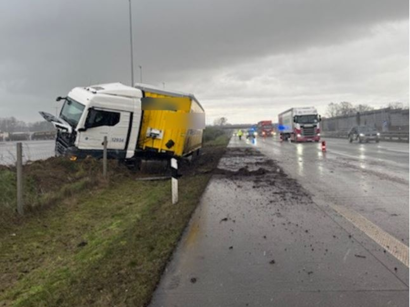 POL-ROW: ++ Rauchentwicklung in Rotenburger Schule: Technischer Defekt ++ Sattelzug-Unfall auf der A1 bei Sittensen ++ - Foto: presseportal.de