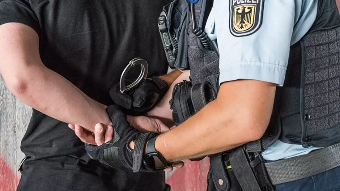 BPOL NRW: Ereignisreicher Nachmittag für die Bundespolizei - innerhalb weniger Stunden gleich zwei Haftbefehle vollstreckt - Bild: presseportal.de