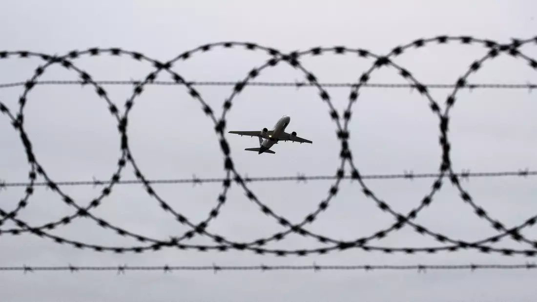 Mehr Abschiebungen fordert die Union, hier ein startender Flug (Foto: Archiv). - Bild: Julian Stratenschulte/dpa