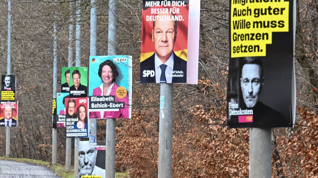 Das Thema Migration spielt teilweise auch in den Wahlkampagnen eine Rolle.  - Bild: Bernd Weißbrod/dpa