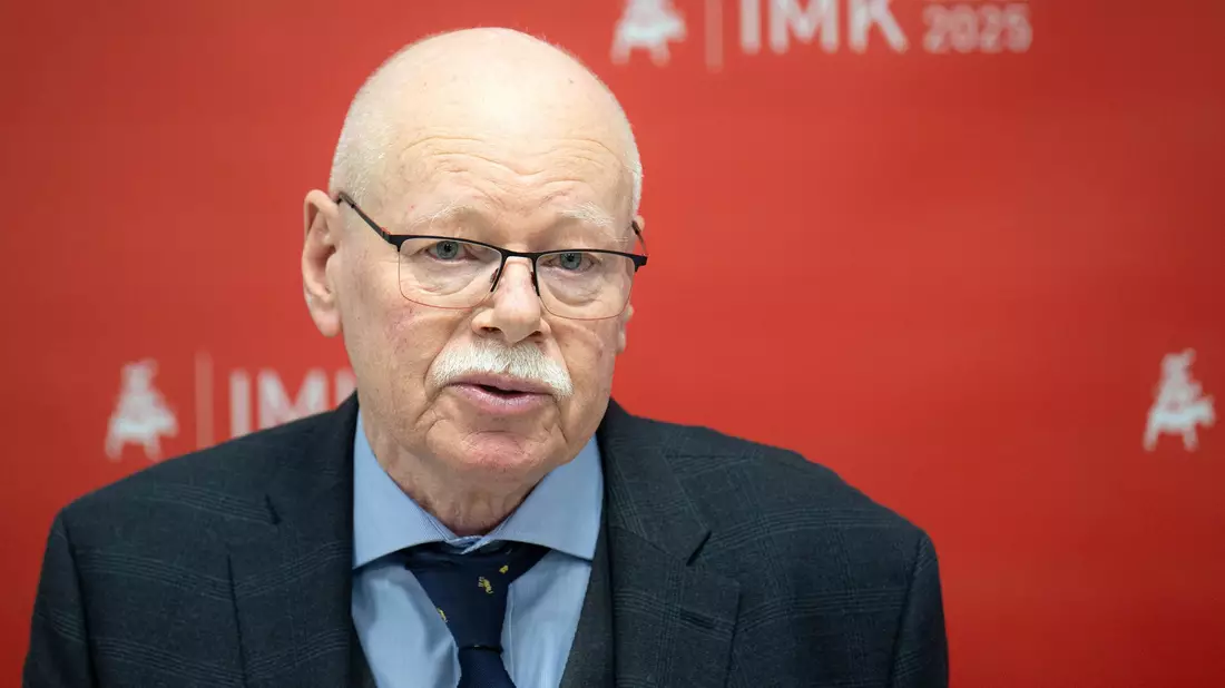 Ulrich Mäurer (SPD), Innensenator von Bremen, berichtet über die Ergebnisse einer Sonder-Videokonferenz der Innenminister von Bund und Ländern zu der Gewalttat in Aschaffenburg.  - Bild: Sina Schuldt/dpa
