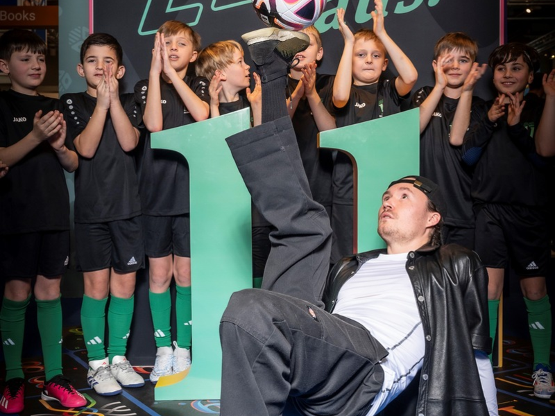 Elfer raus! - der Kartenspielklassiker feiert seinen 100. Geburtstag - Foto: Erol Gurian/Ravensburger, für PR-Zwecke honorarfrei zeitlich unbegrenzt für D/AT/CH / Weiterer Text über ots und www.presseportal.de/nr/9301 / Die Verwendung dieses Bildes für redaktionelle Zwecke ist unter Beachtung aller mitgeteilten Nutzungsbedingungen