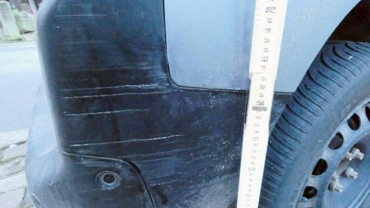 POL-HM: Zeugenaufruf: Unfallflucht am 