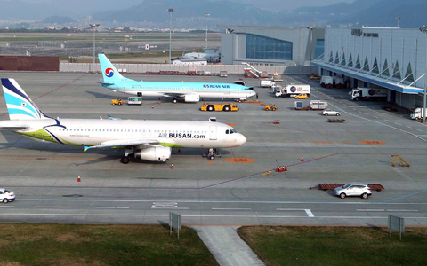 Das Unglück ereignete sich am Flughafen der Stadt Busan. (Archivbild) - Foto: Yonhap/YONHAP/EPA/dpa