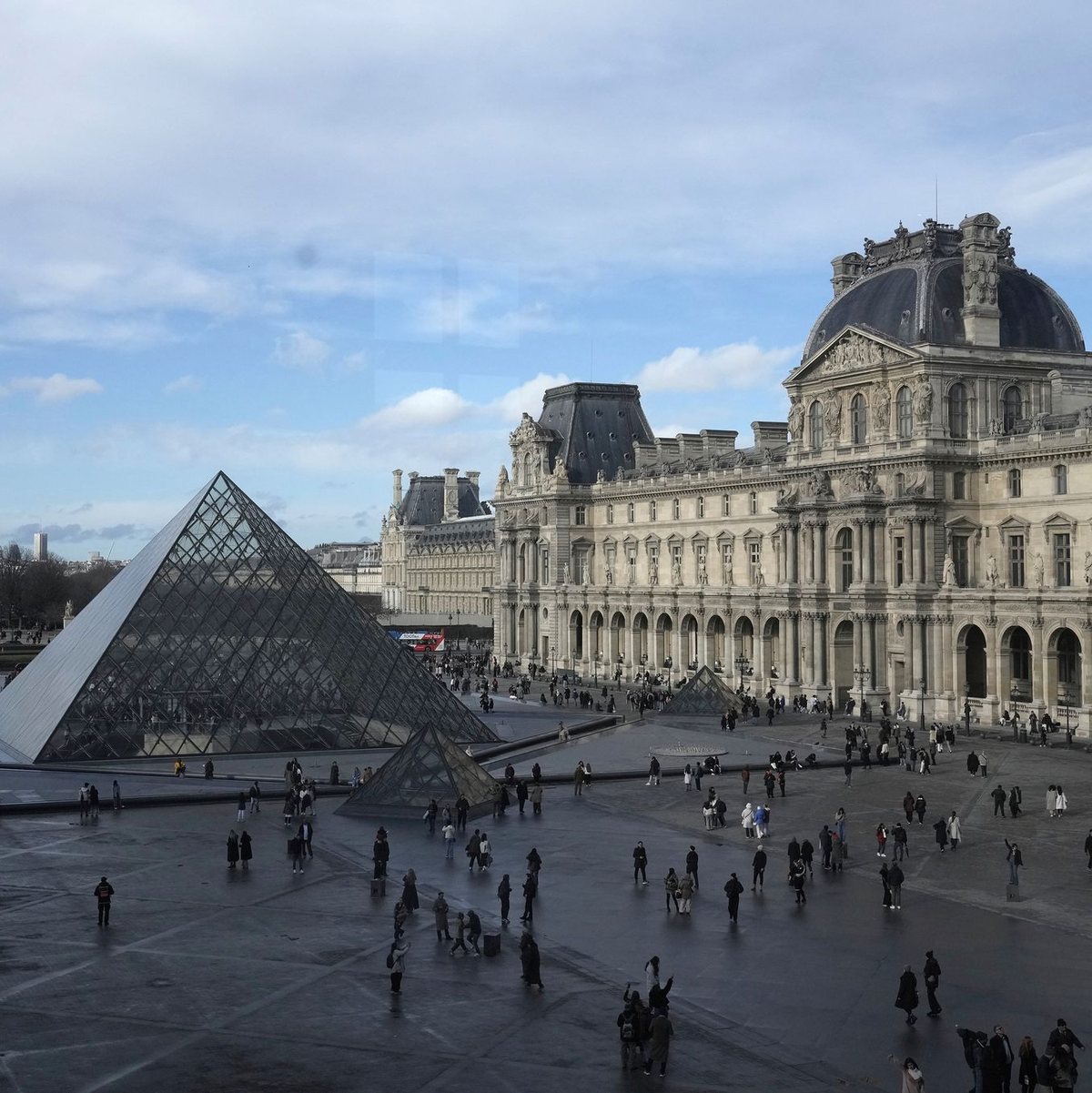 Das Museum ist weltberühmt. (Archivbild) - Foto: Thibault Camus/AP/dpa