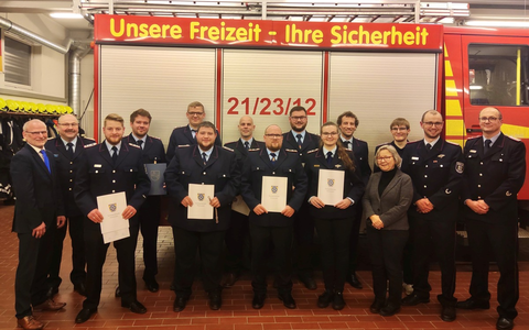 FW Flotwedel: Jahreshauptversammlung der Ortsfeuerwehr Wienhausen mit zahlreichen Beförderungen und Ehrungen - 4 Kameraden erhalten die Niedersächsische Rettungsmedaille - Foto: presseportal.de FW Flotwedel: Jahreshauptversammlung der Ortsfeuerwehr Wienhausen mit zahlreichen Beförderungen und Ehrungen - 4 Kameraden erhalten die Niedersächsische Rettungsmedaille - Foto: presseportal.de