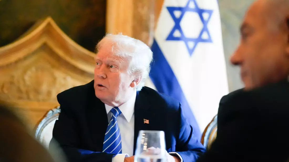 Netanjahu könnte der erste ausländische Regierungschef sein, den Trump in seiner zweiten Amtszeit als Präsident empfängt. (Archivbild) - Bild: Alex Brandon/AP/dpa