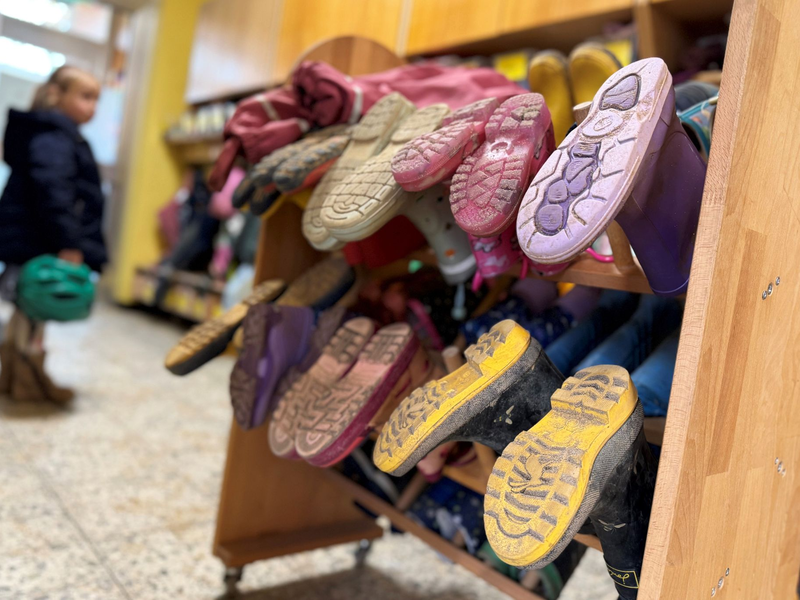 Eine typische Kita in Deutschland - auch hier ist das Betreuungsangebot wegen Personalmangels zeitweilig eingeschränkt. - Foto: Wolf von Dewitz/dpa