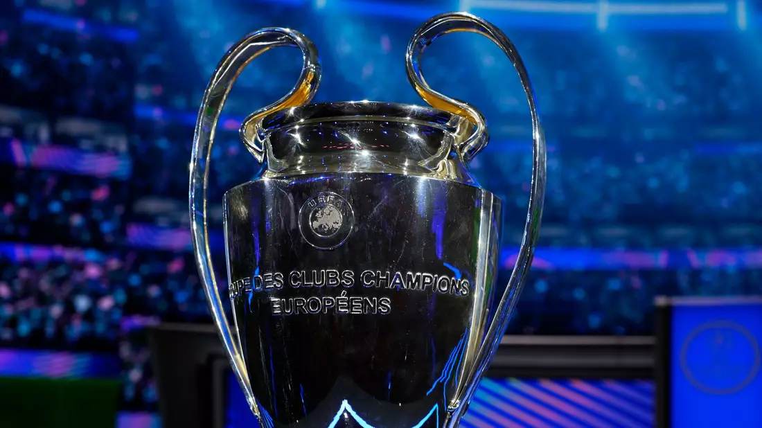 Das Objekt der Begierde: der Pokal für den Champions-League-Sieger. - Bild: Gregorio Borgia/AP/dpa
