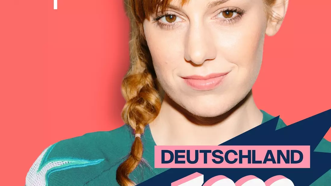 Elon Musk mit dem Känguru an einen Tisch setzen - Bestsellerautor Marc-Uwe Kling zu Gast im Podcast Deutschland3000 mit Eva Schulz - Bild: presseportal.de