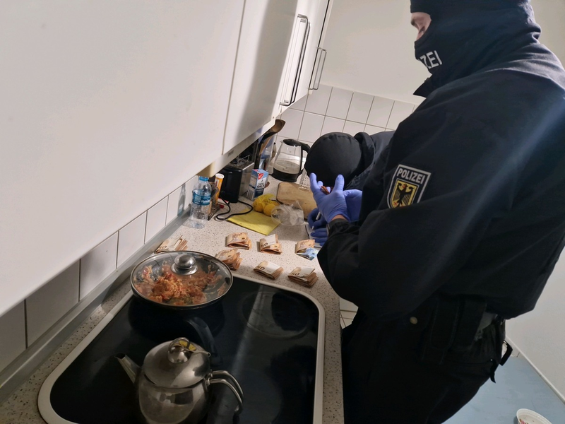 BPOLD-BBS: Schleusungskriminalität - Bundespolizei durchsucht mehrere Objekte in fünf Bundesländern - Foto: presseportal.de