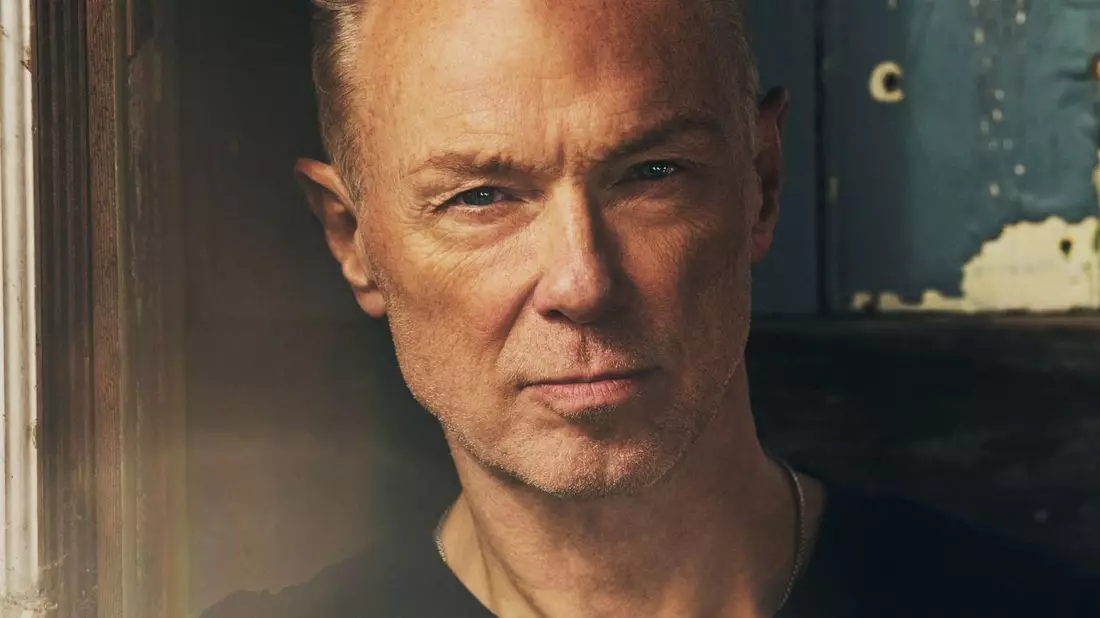 Das Schreiben des Albums sei für Kemp eine Art Therapie gewesen, sagte er der Deutschen Presse-Agentur in London. - Bild: Simon Emmett/Warner Music/dpa