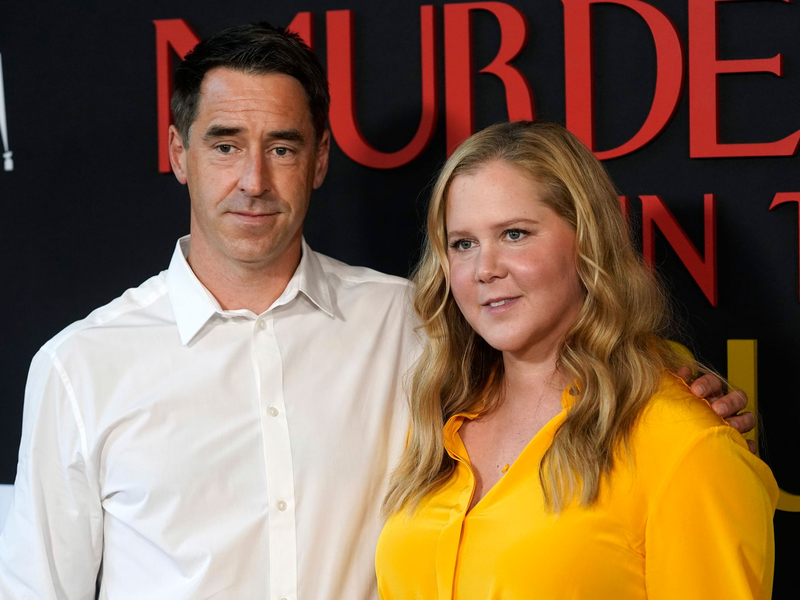 Amy Schumer ist eigenen Angaben zufolge eher unglücklich darüber, dass ihr Sohn inzwischen lesen kann. (Archivbild) - Foto: Chris Pizzello/Invision via AP/dpa