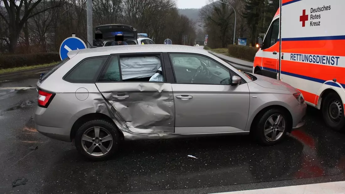 LPI-J: Abgebogen ohne Beachtung des Gegenverkehrs - Bild: presseportal.de