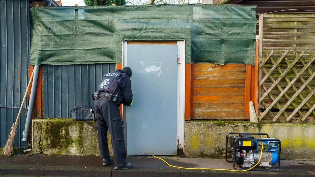 150 Beamte waren im Einsatz. - Bild: Andreas Arnold/dpa