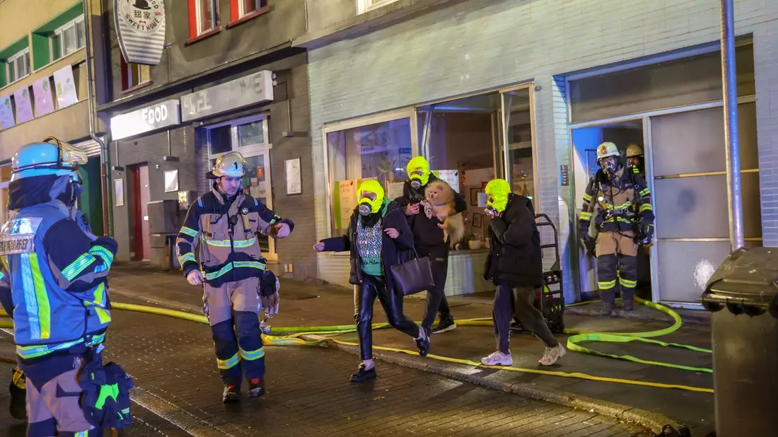 FW-E: Wohnungsbrand im Stadtkern - Rettung in letzter Sekunde - Bild: presseportal.de