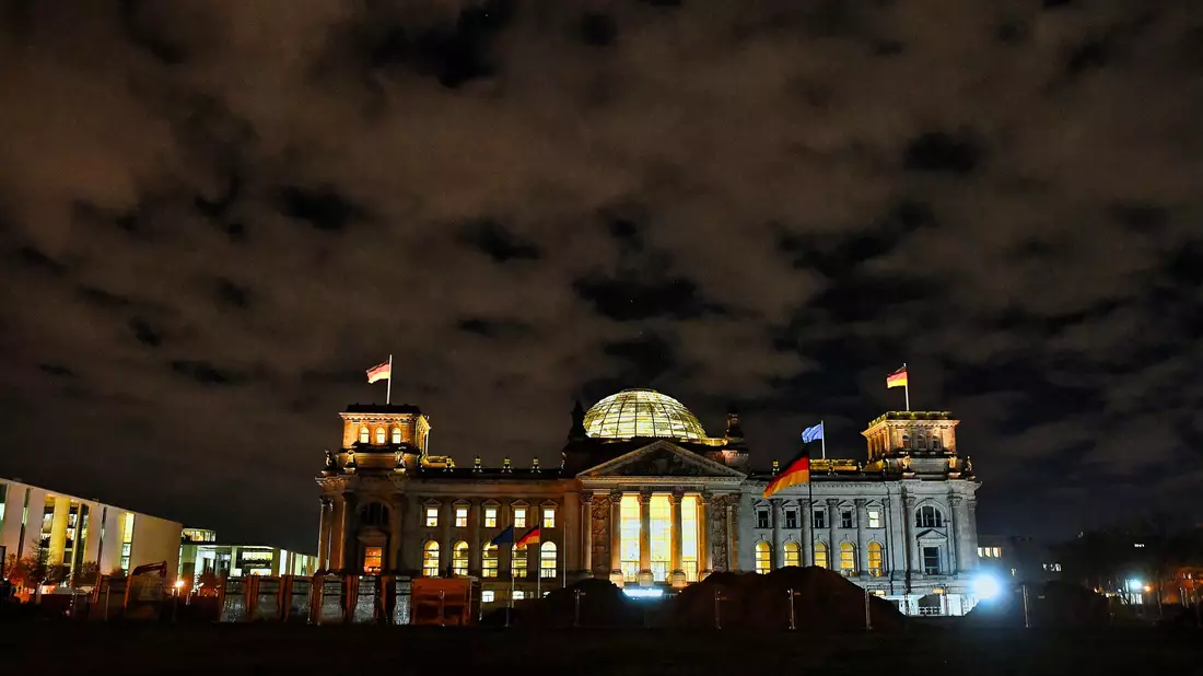 Im Bundestag stehen heute zwei Anträge der CDU/CSU-Fraktion zur Wende in der Migrationspolitik zur Abstimmung.  - Bild: Paul Zinken/dpa