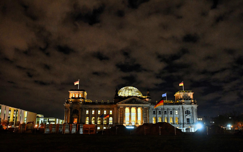 Im Bundestag stehen heute zwei Anträge der CDU/CSU-Fraktion zur Wende in der Migrationspolitik zur Abstimmung.  - Foto: Paul Zinken/dpa