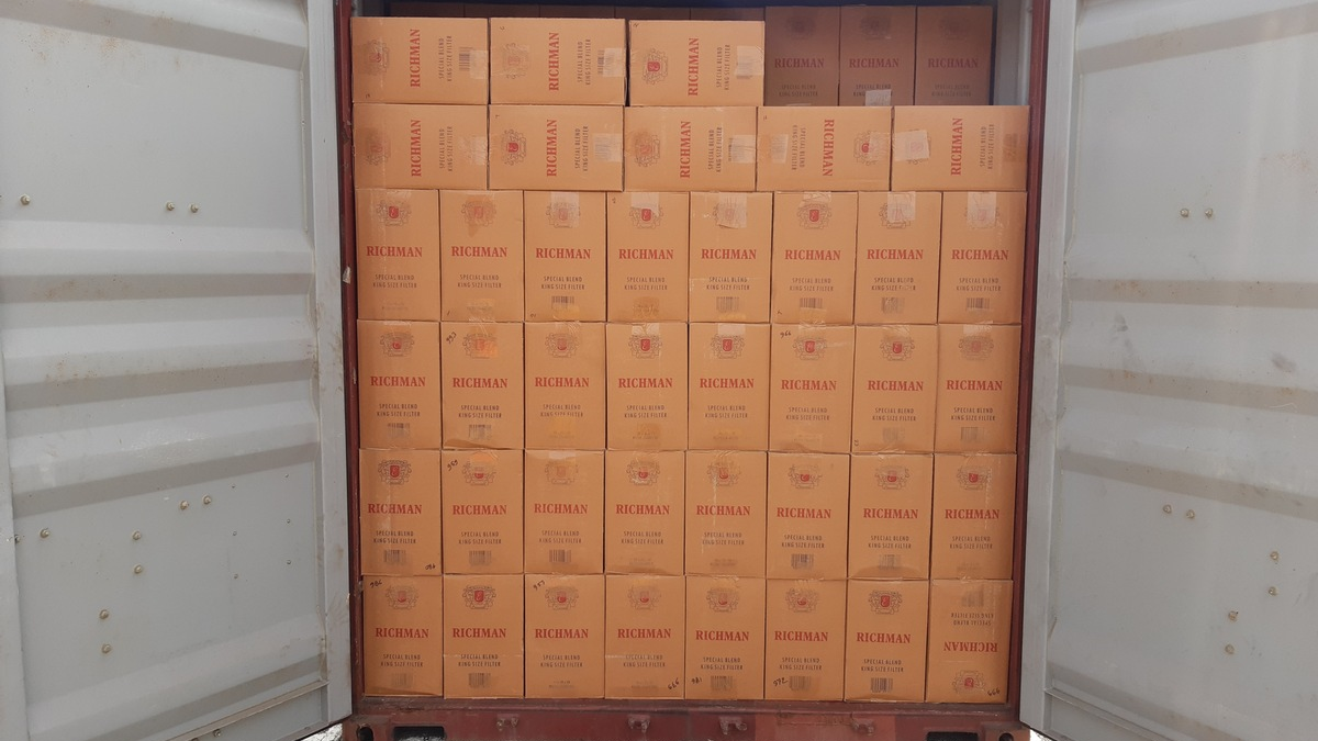 ZOLL-H: 150 Container mit rund 1,5 Milliarden unversteuerten und unverzollten Zigaretten sowie ein dadurch verursachter Steuerschaden von 550 Mio. EUR ermittelt - Foto: presseportal.de