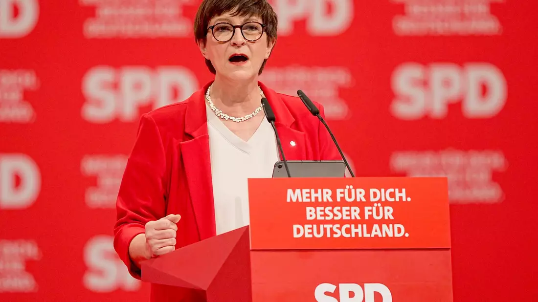 Die SPD-Chefin sieht Merz in einer Sackgasse. (Archivbild) - Bild: Michael Kappeler/dpa