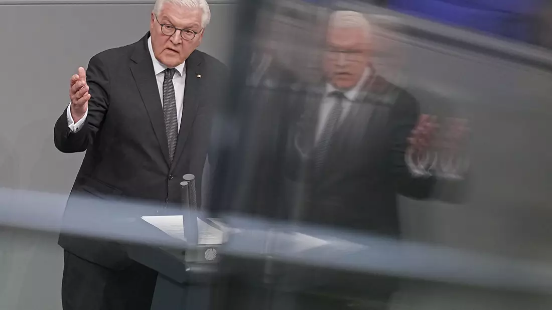Der Bundespräsident spricht eine eindringliche Warnung zum Schutz der Demokratie aus. - Bild: Michael Kappeler/dpa