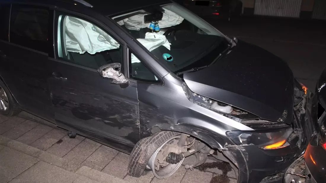 POL-MI: Sechs Autos bei Unfall beschädigt - Bild: presseportal.de