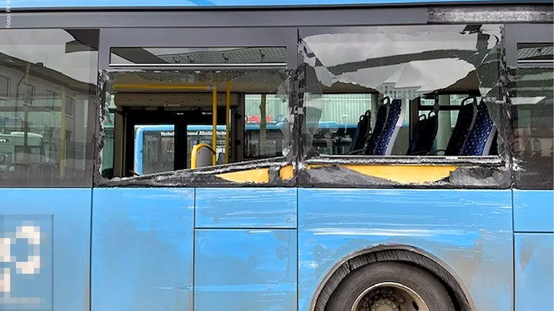 POL-PPWP: Unfall mit Linienbussen - Bild: presseportal.de