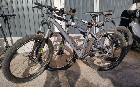 POL-DA: Bensheim: Eigentümer von sichergestellten Fahrrädern gesucht/Wer erkennt die zwei grauen Mountainbikes? - Foto: presseportal.de