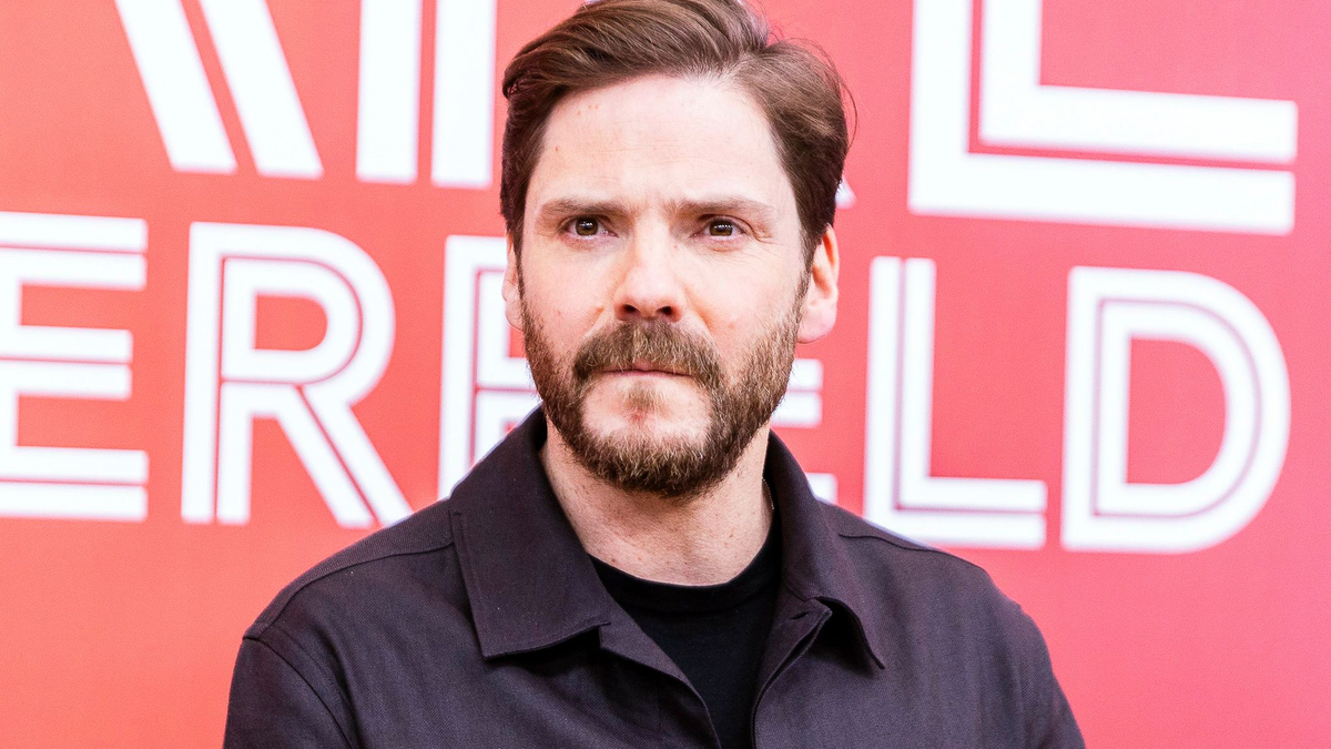 Daniel Brühl spielt in dem Insel-Thriller «Eden» mit. (Archivbild) - Foto: Carsten Koall/dpa