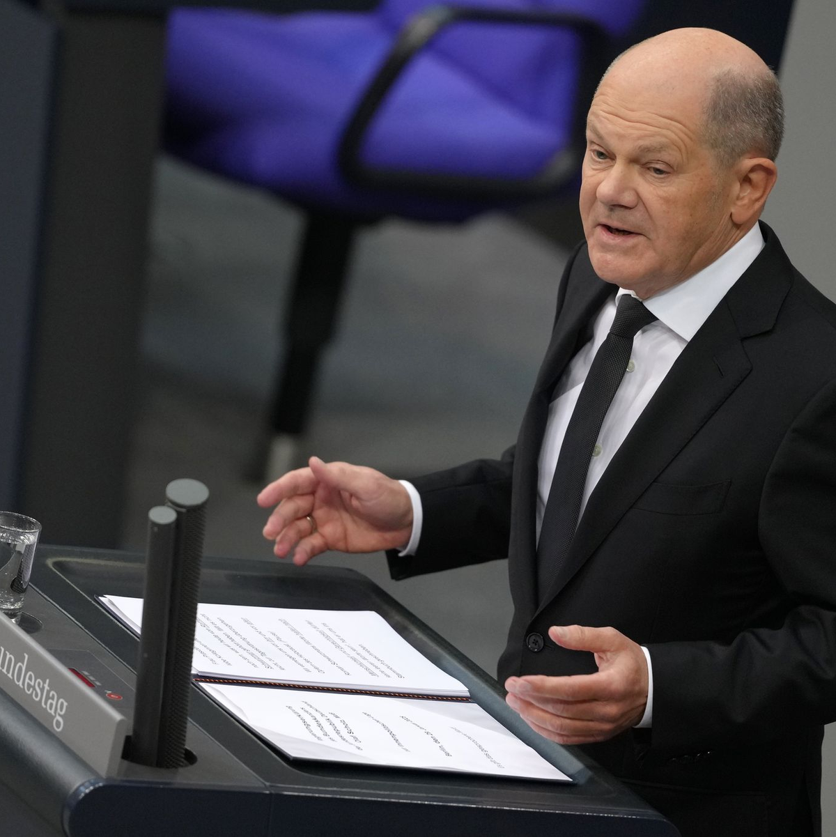 «Er hat sich verzockt, aber viel schlimmer ist, dass er gezockt hat», sagte der SPD-Kanzler, Olaf Scholz, über das Vorgehen von Unionskanzlerkandidat Friedrich Merz (CDU). (Archivbild) - Foto: Kay Nietfeld/dpa